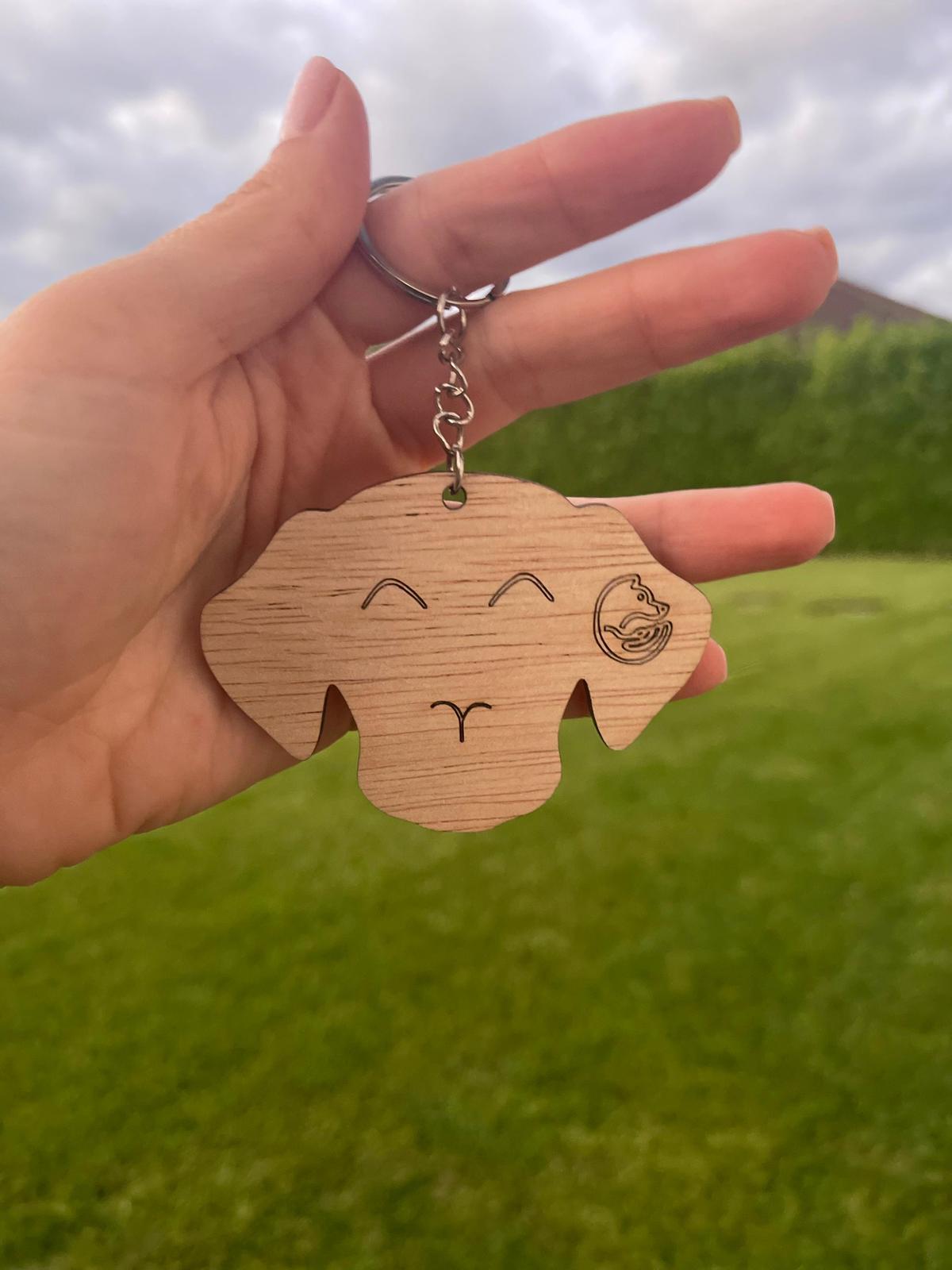 🐾 Breloc din lemn în formă de cățel